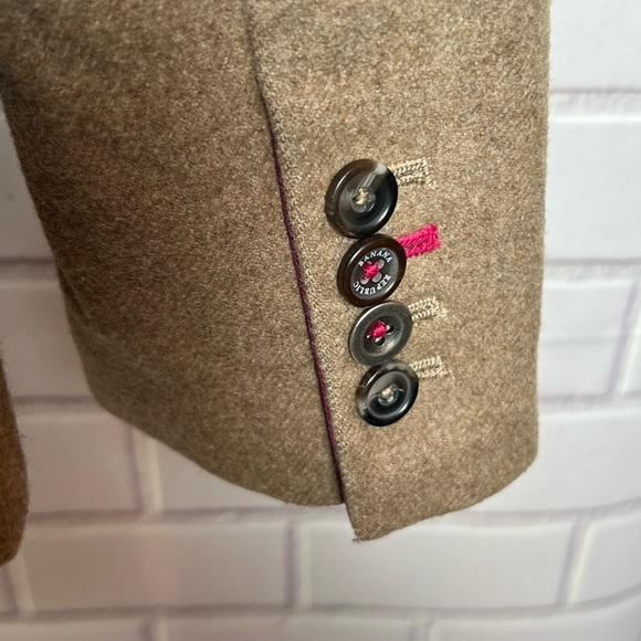 BANANA REPUBLIC Tailored Tan Wool-Blend Blazer/size 6P - Picture 10 of 13